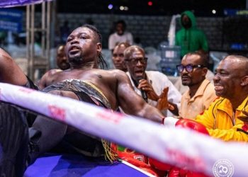 Video: Nigerian boxer knocks out Bastie Samir twice in UBO title fight