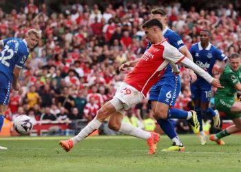 Arsenal beat Everton but miss out on Premier League title