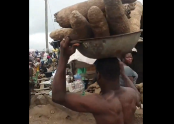 Thief forced to sell stolen goods at market