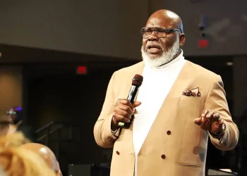 VIDEO: Watch the moment Bishop TD Jakes suffered a suspected stroke during a sermon on Sunday