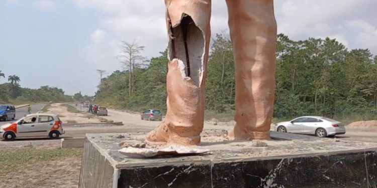 Akufo-Addo statue in Takoradi suffers partial damage amid controversy