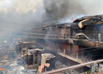 Photos: Fire guts shops in 2-storey building at Adum in Kumasi