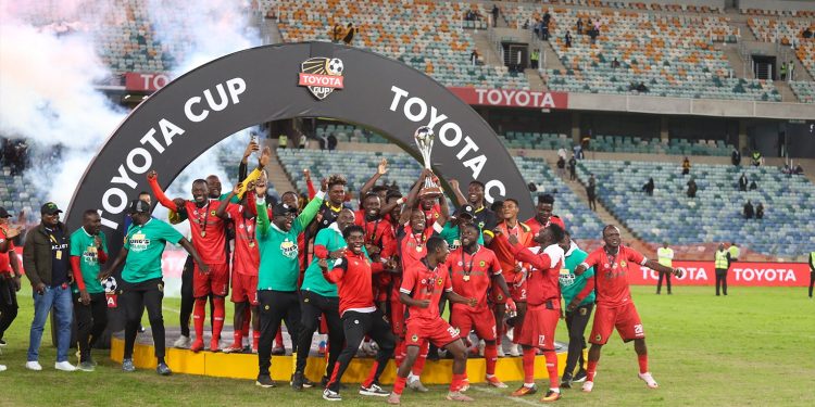 Goalkeeper Mo Camara leads Kotoko to Toyota Cup victory over Kaizer Chiefs in dramatic penalty shootout