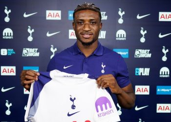 Video: How Tottenham introduced Stonebwoy’s song to Kudus