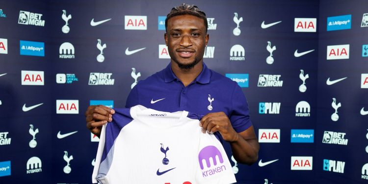 Video: How Tottenham introduced Stonebwoy’s song to Kudus